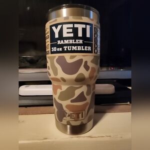 YETI Rambler 30 oz Camo Tumbler